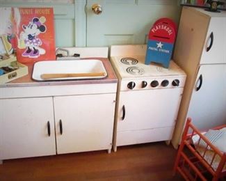Vintage Child's Kitchen Set