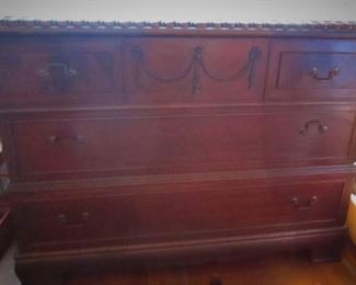 Roos Sweetheart Cedar Blanket Chest