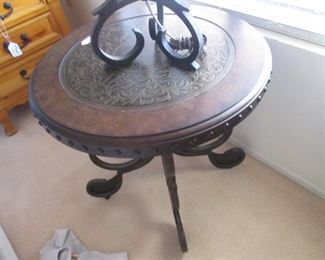 Matching 26" End Table, Nice Details on both Tables!
