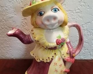 Miss Piggy Muppets teapot