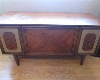 Mid-Century Modern Cedar Chest by Lane, Aroma-Tite Pressure Tested, 44" X 18'