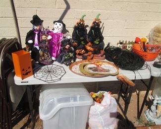 Ghosts, Gobbling & Spooky Halloween Decor