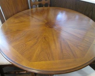 No Leaves-44" Round, Beautiful Wood Detail!