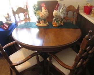 44" Round Dining Room Table/6-Chairs, 2-18" Leaves + Pads, by Thomasville. Overall Size with Leaves 80" X 44"