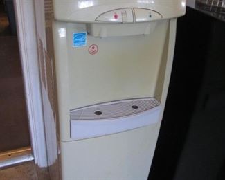 GE Hot & Cold Water Dispenser