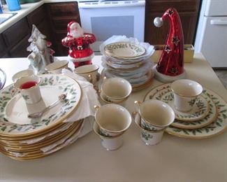 Lenox Christmas China Set, "Holiday" Pattern