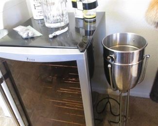 Ewave Wine Chiller, Holds Approximately 20 Bottles. Stainless Steel Ice Bucket on Stand