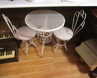 Wrought Iron Kiddie Metal Table & 2-Chairs