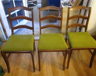 There are 6 Chairs with the Table
