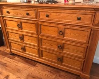 Dresser 64" X x 16" D x 40 12" H Broyhill