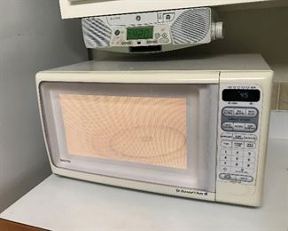 Microwave oven.