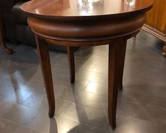 Hekman Round side table