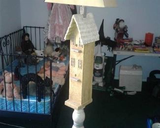 Lovely decorative birdhouse floor lamp