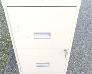 METAL FILING CABINET WITH KEY