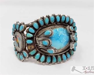 275: Old Pawn Kingman Turquoise Cluster Bracelet, 74.1g
Sterling Silver | Genuine Kingman Turquoise | Old Pawn Kingman Turquoise Cluster Bracelet | Navajo Native American Southwest Indian Jewelry | Dimensions: Bracelet: 5" inner, 1" gap, 6" total, 1.75" face width, 1.25" x .75" center stone, Weighs approx 74.1g
Metal Type: Sterling Silver
Gemstones: Turquoise
Low Estimate: 800
High Estimate: 1200
