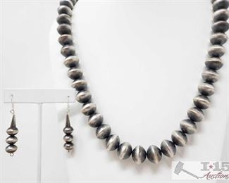 318:
Striking Navajo Handmade Sterling Silver Chunky Beaded Necklace measures approx 27"
Strickling Chunky Sterling Silver Necklace with Earrings weighs approx 138g measures approx 27"
Metal Type: Sterling Silver
Low Estimate: 550.00
High Estimate: 1000.00