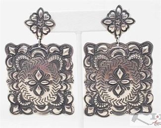 345:
Darrel Becenti Heavy Stamp Post Dangle Earrings, 28g
Sterling Silver | Darrel Becenti Heavy Stamp Post Dangle Earrings | Navajo Native American Southwest Indian Jewelry | Dimensions: Earrings: 2" x 3" (for both) | Signed: D Becenti, weighs approx 28g
Metal Type: Sterling Silver
Low Estimate: 400
High Estimate: 600