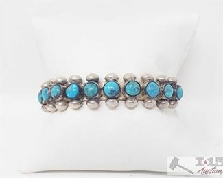 354:
Sterling Silver Turquoise Braclet weighs approx. 30.3g
Sterling Silver Turquoise Braclet weighs approx. 30.3g