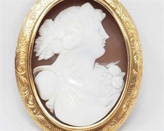 494:
14k Gold Brouche
14k Gold Brouche weighs approx. 27.7g measures approx 2.5"×2"