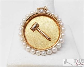 501:
14kt Gold Pendant with Fresh Water Pearls
14kt Gold Pendant with Fresh Water Pearls weighs approx 9.3g measures approx 1"