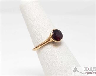 505:
14k Gold Ring, 1.8g
14k Gold Ring weighs approx 1.8g measures approx size 6