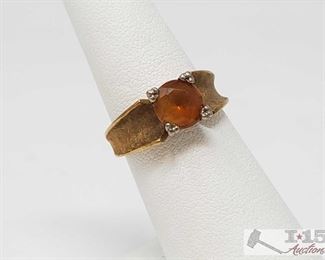 513: 14kt Gold Ring with Gem
14kt Gold Ring with Gem 4.5g approx size 6