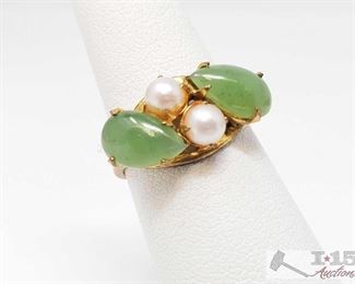 514:
14kt Gold Ring with Jade and Fresh Water Pearls
14kt Gold Ring with Jade and Fresh Water Pearls weighs approx 2.9g measures approx 6.5