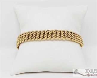 530:
18k Gold Bracelet 19g
This is an Italian 18k gold double stacked Cuban link bracelet with custom box clasp 19g measures approx 8"
2of4 OS19-018517.23
