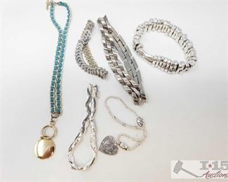 745:
Sterling Silver and White and Yellow Plated Bracelets and Necklace, 212g
Sterling Silver and White and Yellow Plated Bracelets and Necklace weighs approx 212g measures approx from 3.5" to 7"