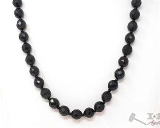 753: Costume Jewelry Necklace
Costume Jewelry Necklace measures approx 10"