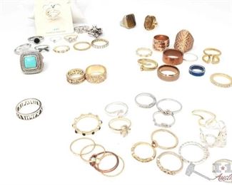 761: Miscellaneous Rings Include Some Sterling Silver and Tungsten Carbide
Miscellaneous Rings Include Some Sterling Silver and Tungsten Carbide weights approx 162.7g sizes vary