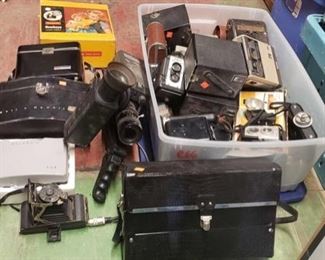 6607: Various vintage cameras
Vintage camera collectors… CHECK IT OUT! This lot features a large variety of vintage cameras, camera parts, flashes, straps, cases, and accessories. **see next lot for more**