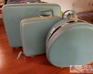 8627: 4 Piece Vintage Samsonite Set
WOW! This is a set of 1960’s Samsonite hard bodied luggage in vintage sky blue!! Each piece has lined inner compartments with elastic band silky pockets and clip straps to keep belongings secure. These are clean and well preserved. Four pieces including train case, hat box, and suit cases. These are a rare find especially in a set.