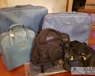 8628:
3 Piece Samsonite Set and Other Misc Bags
Featured here are three pieces of vintage soft sided Samsonite luggage and additional bags of leather, canvas, and nylon fabrics.