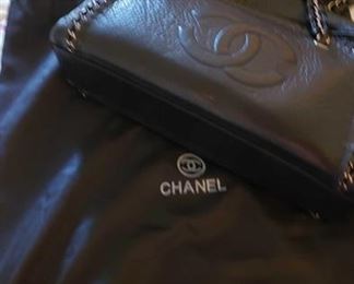 8707:
Not Authenticated Chanel handbag
This small Chanel handbag has not been authenticated but closely resembles the black aged calfskin leather braided handle bag with ruthenium hardware, interior zippered compartment and full upper zip closure. Braided them follows around the front and back of the purse giving it attractive characteristics.