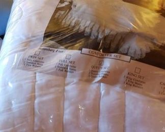 8720:
Queen comforter set
LOOK at this beautiful Queen 4 pc. comforter/shams/skirt bed set new in bag!! THIS IS GORGEOUS white linen and Princess double layer Korean style lace bedspread with matching skirt and shams, very detailed with embroidery design across the center and scallop lace edges.