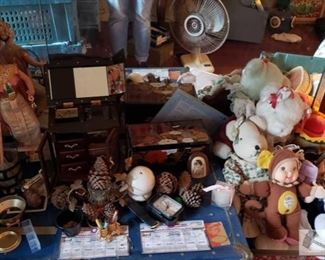8725: Miscellaneous Asian figurines, jewelry boxes, pinecones and stuft to animals
Shown here are a large number of very diverse things! Mostly collectibles and nick knacks, this lot features a collection of various treasures that include jewelry and trinket boxes, candle holders, Geisha dolls, stuffed animals, porcelain and novelty collectible dolls, clock, diffuser, and more!