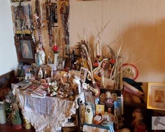 8731:
Misc Religious Collectables
Shown here is a very large lot of religious items, jewelry, tokens, figurines, candles, framed pictures, booklets, and many other treasures.