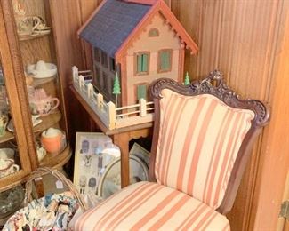 So many beautiful victorian chairs