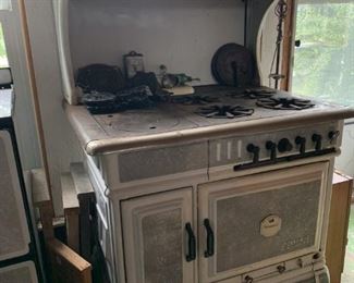 Nice enamel stove with top