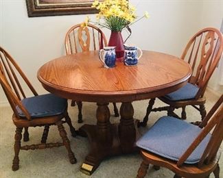 Pedestal table & 4 chairs