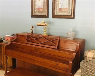Upright piano