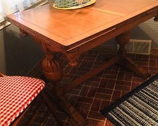 Beautiful antique expanding trestle table