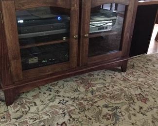      BEAUTIFUL CARPET MADE IN INDIA AND AN ENTERTAINMENT CENTER