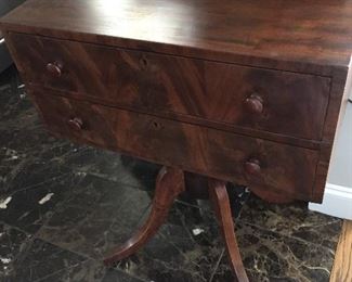                            VINTAGE 2 DRAWER CHEST