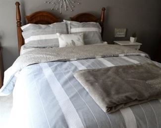 Queen size headboard and bedding