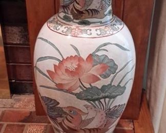 Large Asian vases, no cracks or chips (2).