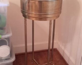 Beautiful vintage Mastercraft brass planter with hooved feet.