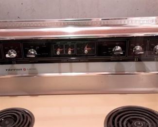 Vintage Tappan range/oven...only used to make pies! Exceptionally clean and works!