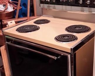 Vintage Tappan range/oven...only used to make pies! Exceptionally clean and works!